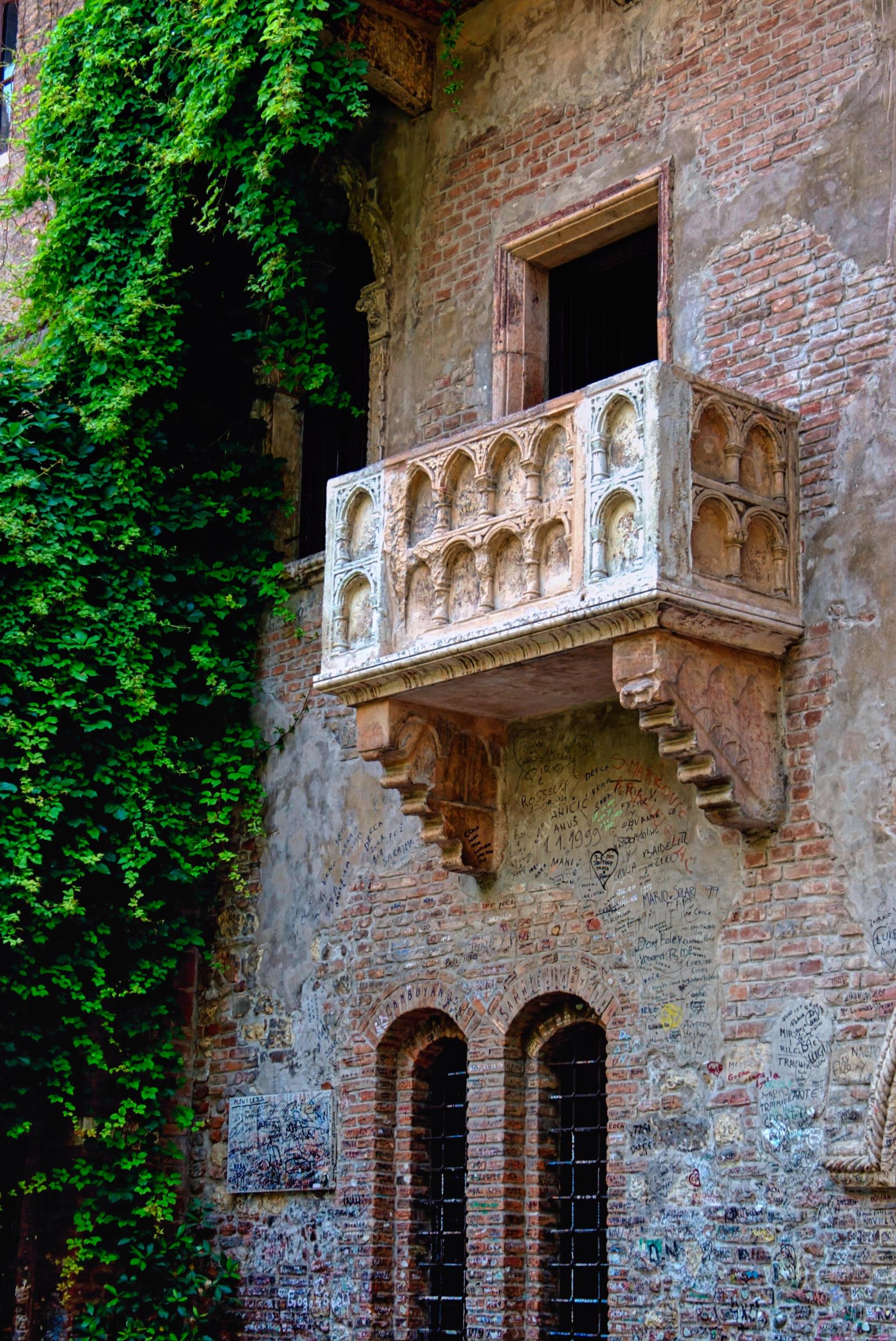 Museo Archeologico al Teatro Romano: Viaggio nel Tempo fra Antichi Splendori